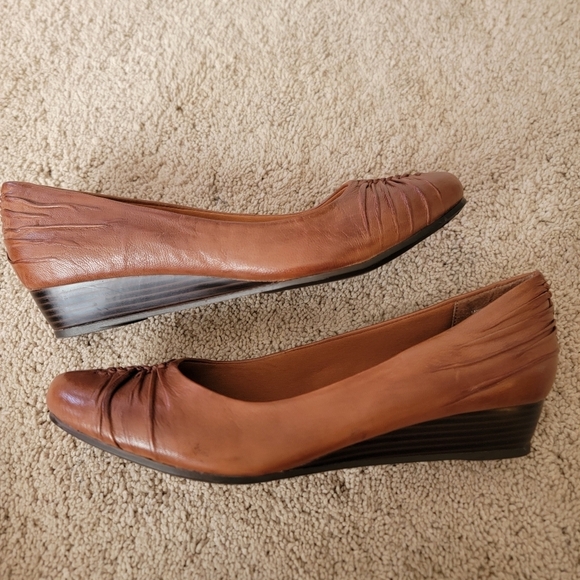 Bare Traps Landy Wedge Flats 9 - Picture 1 of 9